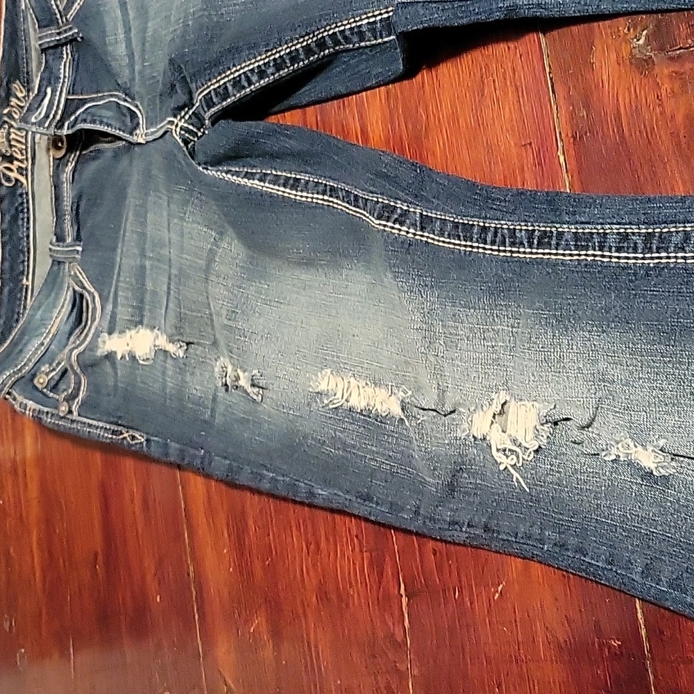 Curvey boot cut distress Jeans. 5 pockets. Zip. Like new. Button pockets in back - Picture 6 of 11